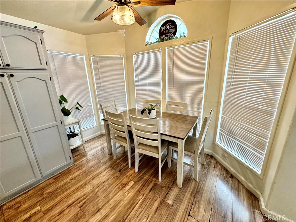 122 Colombo Lane, Unit 77 Tustin, CA 92780 - Photo 21 of 60 DINING AREA