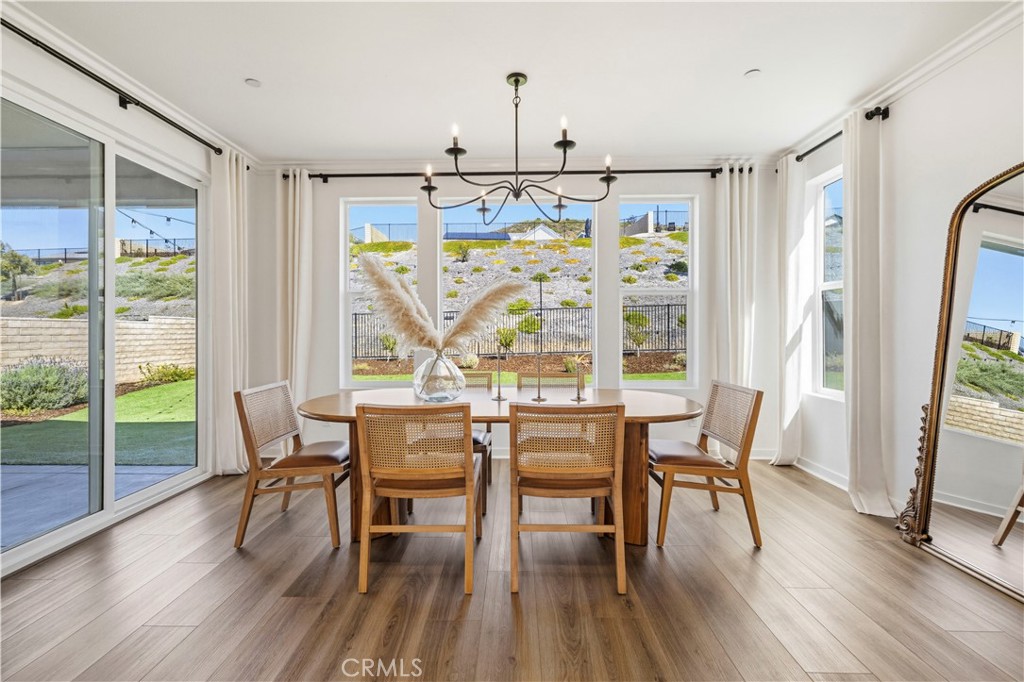 28445 Sunny Ridge Terrace Castaic, CA 91384 - Photo 23 of 74 Dinning Room