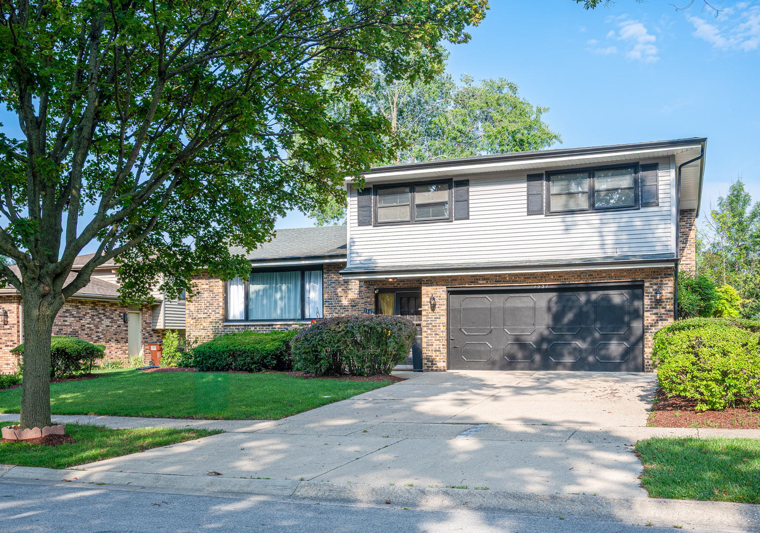 1331 Heather Road Homewood, IL 60430 - Photo 1 of 32 Gallery Image 1