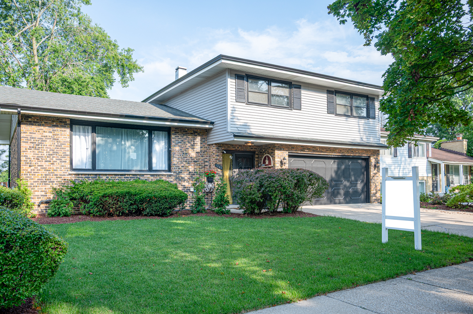 1331 Heather Road Homewood, IL 60430 - Photo 2 of 32 Gallery Image 2