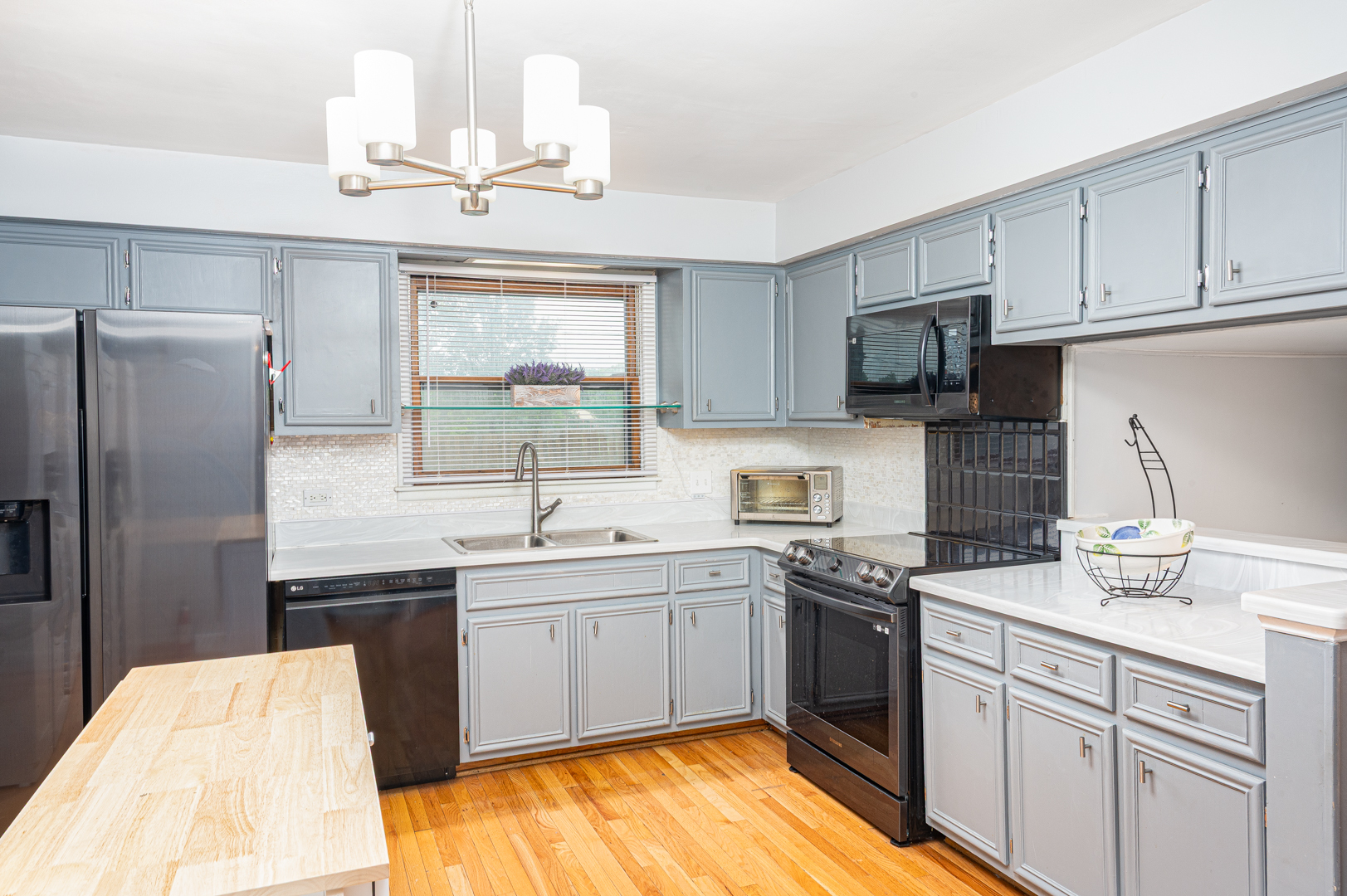 1331 Heather Road Homewood, IL 60430 - Photo 6 of 32 Gallery Image 6