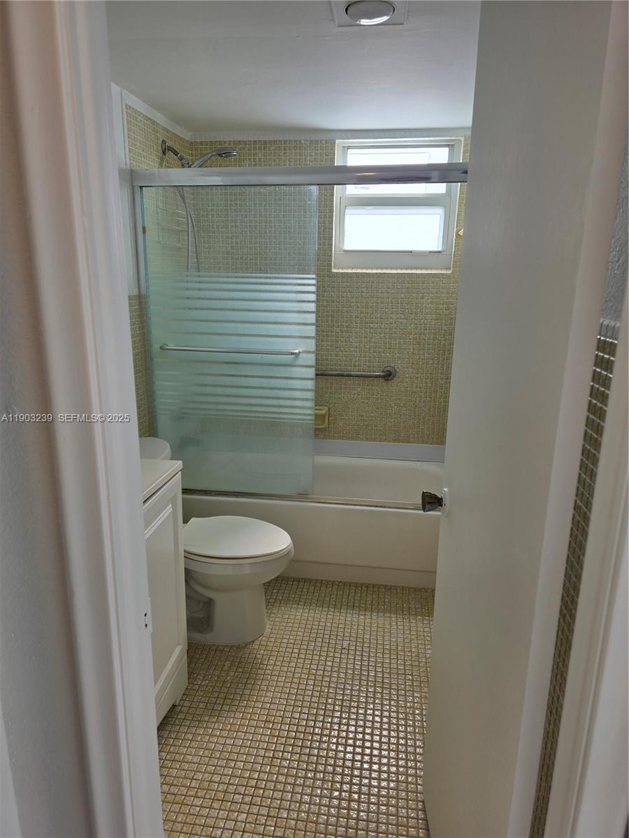 1750 James Avenue, Unit 9C Miami Beach, FL 33139 - Photo 23 of 28 a bathroom with a toilet and a shower
