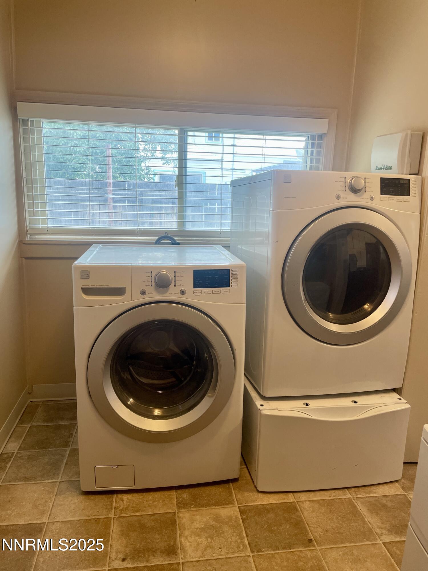 77 Lay Street Winnemucca, NV 89445 - Photo 15 of 28 a utility room with dryer and washer
