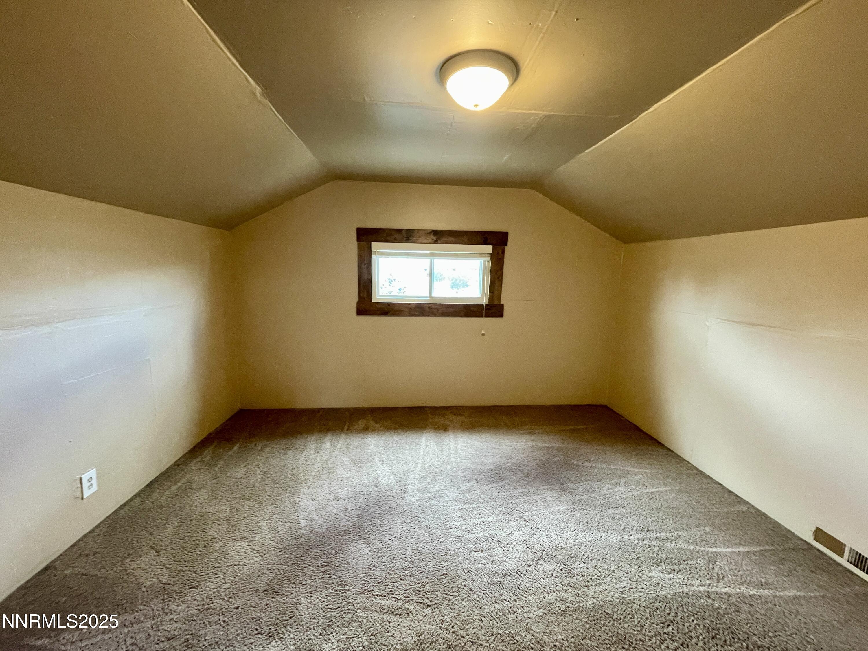 77 Lay Street Winnemucca, NV 89445 - Photo 22 of 28 an empty room with windows