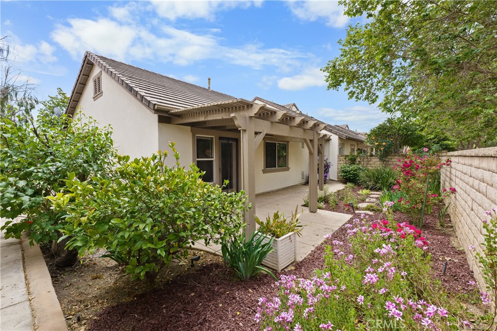 2095 Tulip Avenue Simi Valley, CA 93063 - Photo 7 of 39 a front view of a house with a garden