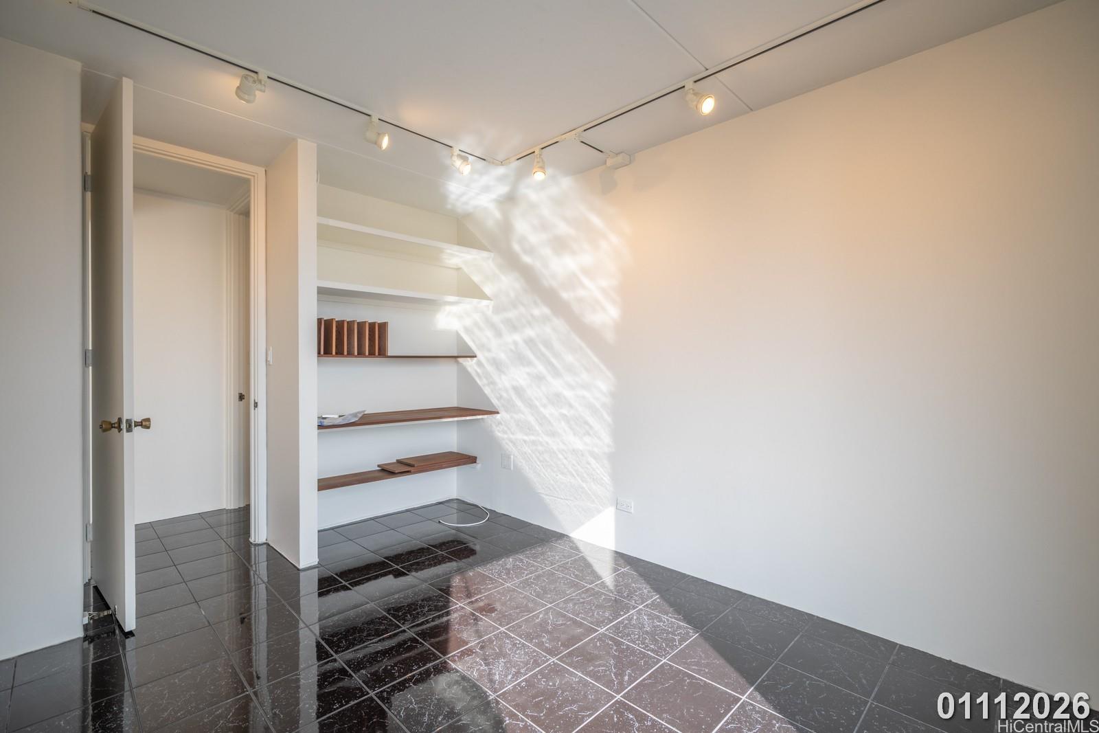 469 Ena Road, Unit 2903 Honolulu, HI 96815 - Photo 15 of 25 a view of closet