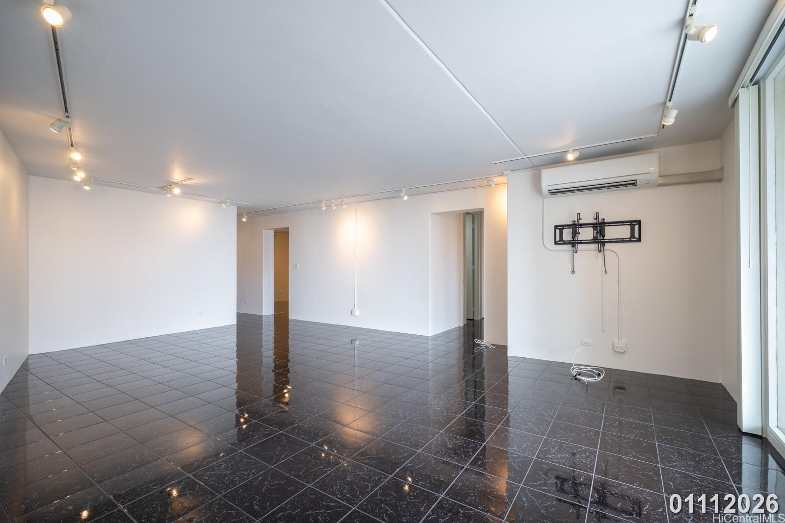 469 Ena Road, Unit 2903 Honolulu, HI 96815 - Photo 3 of 25 a view of a hallway