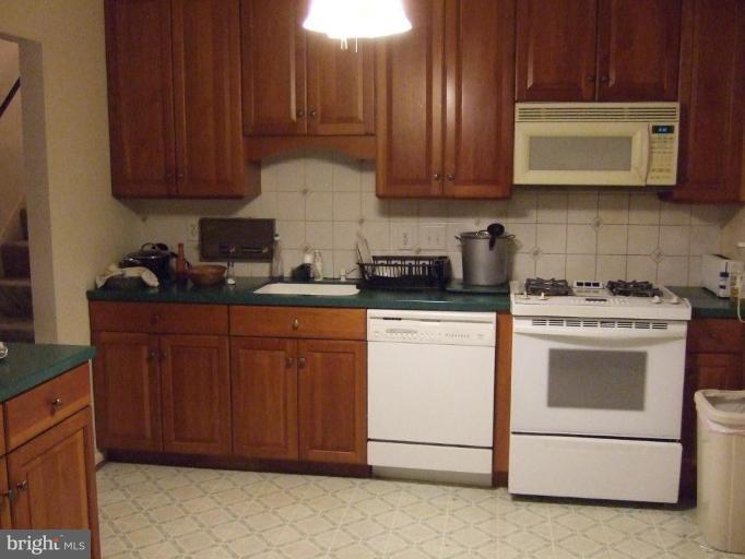 2832 Vixen Lane Silver Spring, MD 20906 - Photo 4 of 7 Kitchen