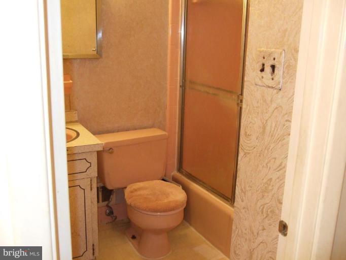 2832 Vixen Lane Silver Spring, MD 20906 - Photo 6 of 7 Bath #1