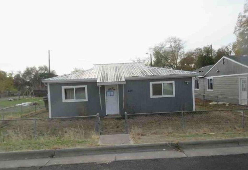 409 West Ridgeway Avenue Hermiston, OR 97838 - Photo 1 of 6 Front