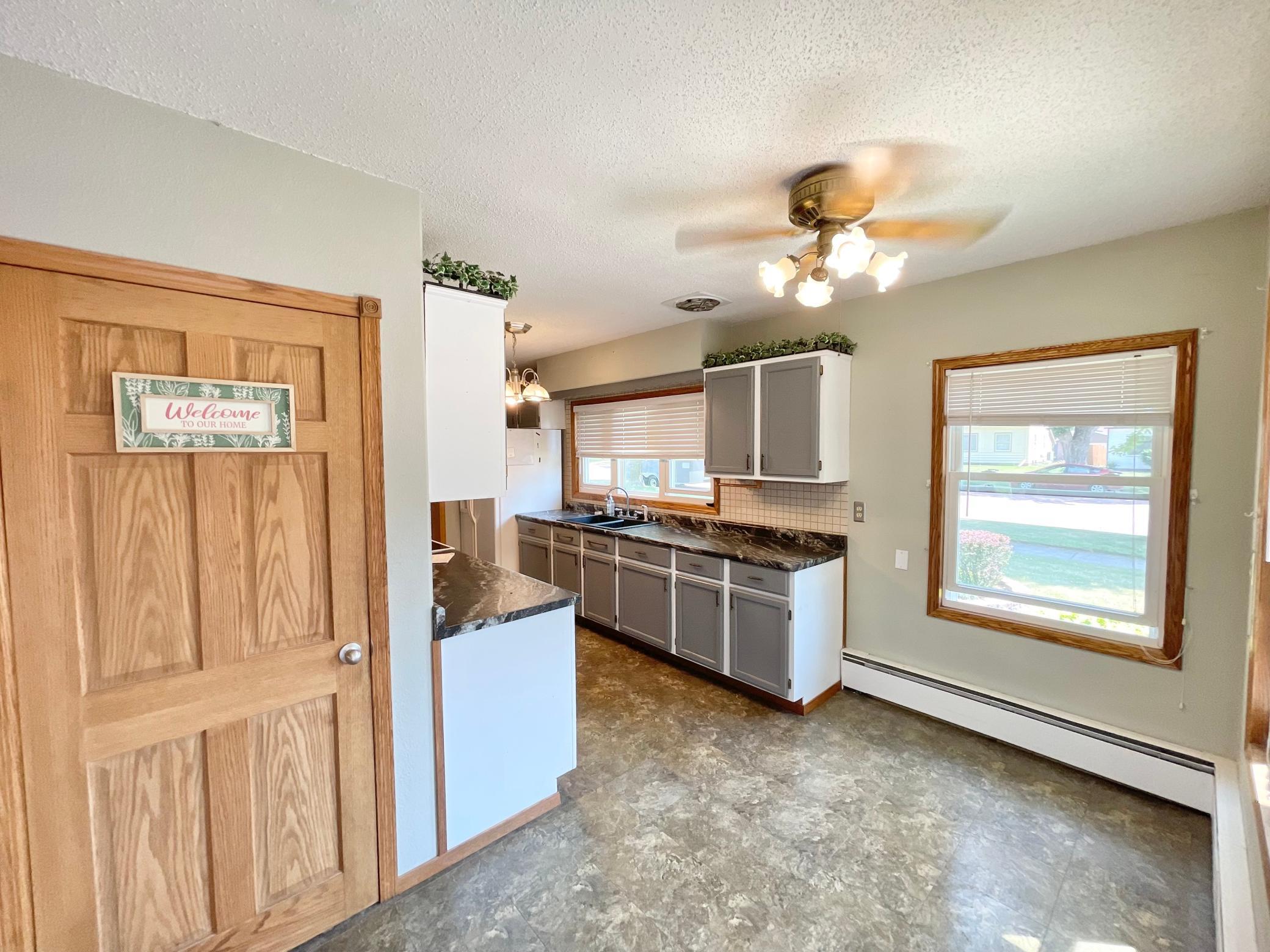 18 South Paffrath Avenue Springfield, MN 56087 - Photo 8 of 53