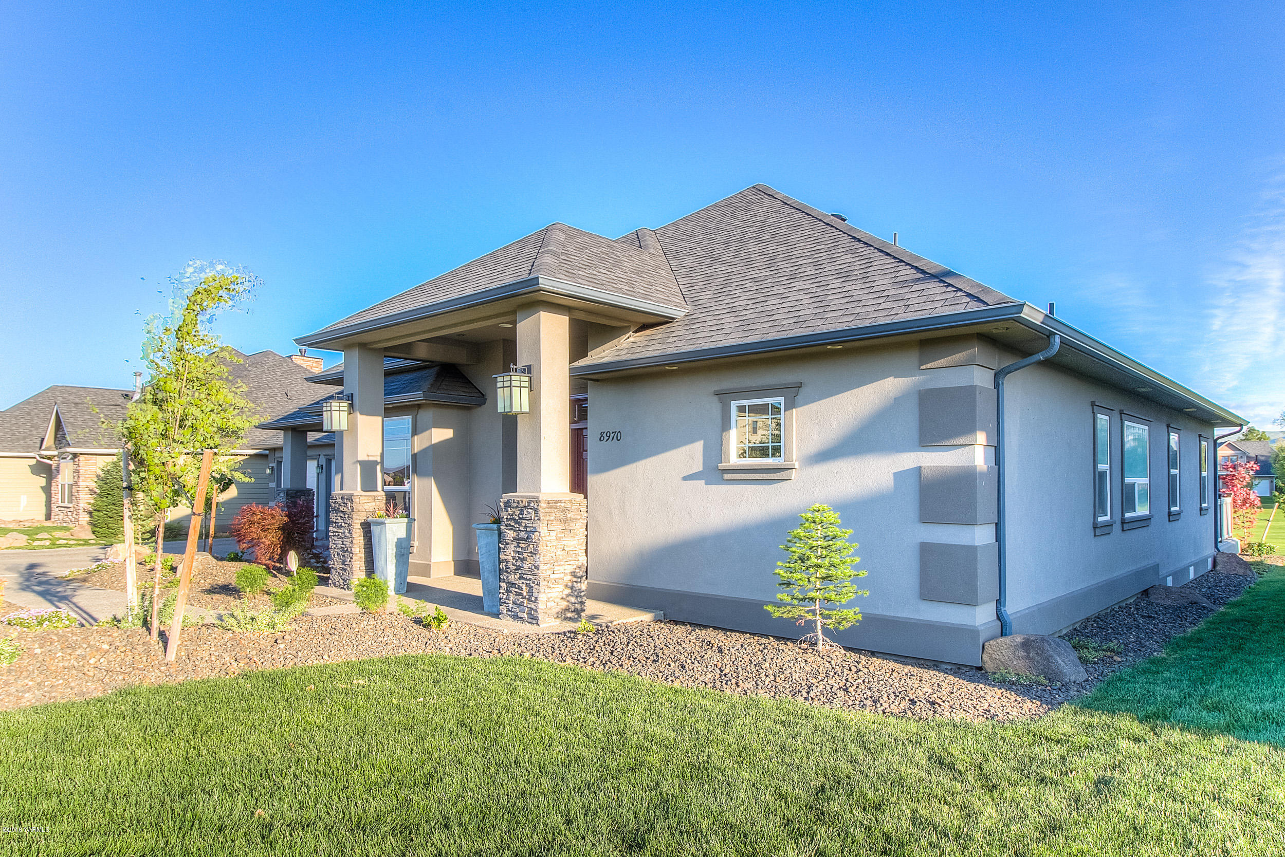 8970 Coolidge Road Yakima, WA 98903 - Photo 45 of 60 a front view of a house with a yard