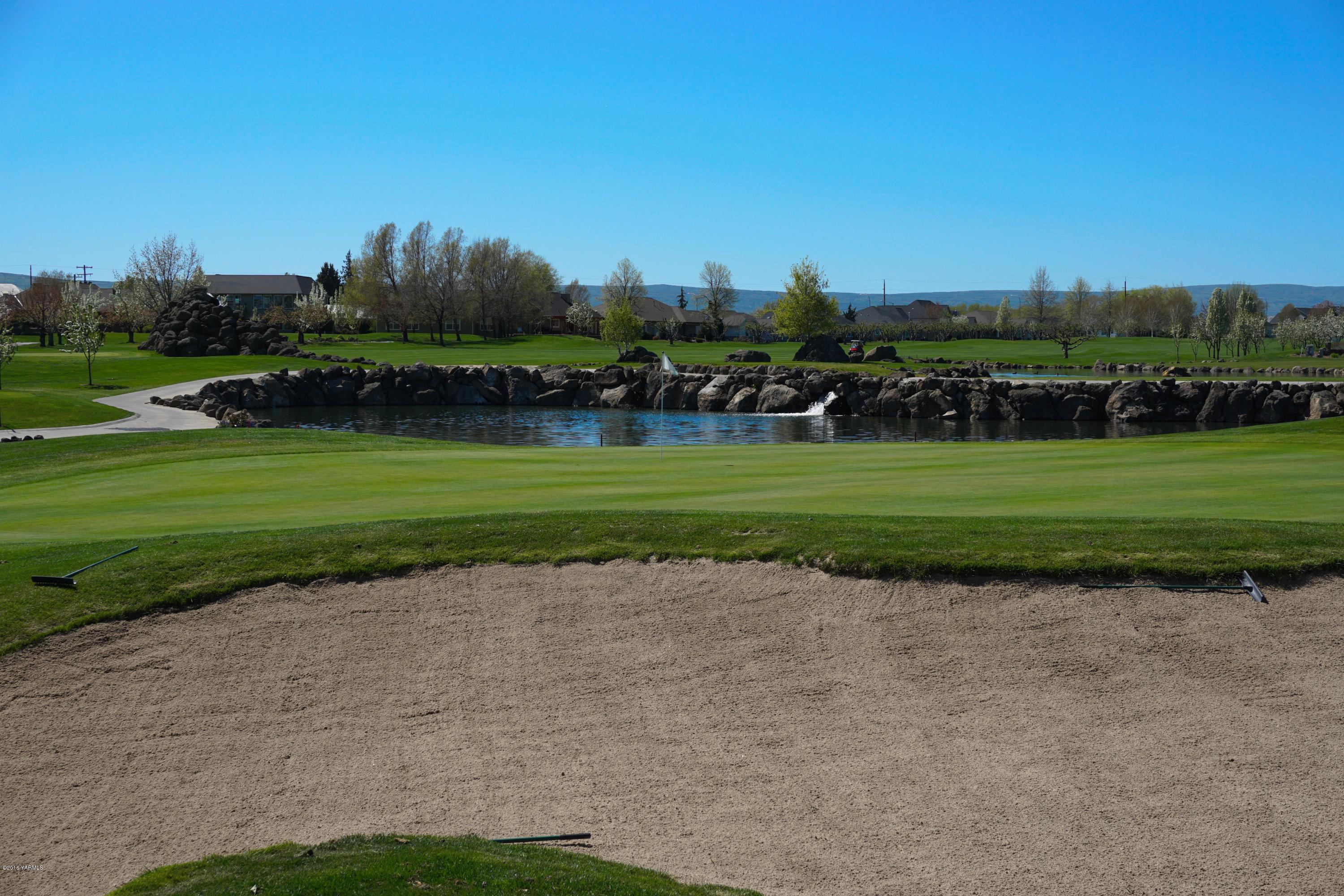 8970 Coolidge Road Yakima, WA 98903 - Photo 49 of 60 a view of a golf course