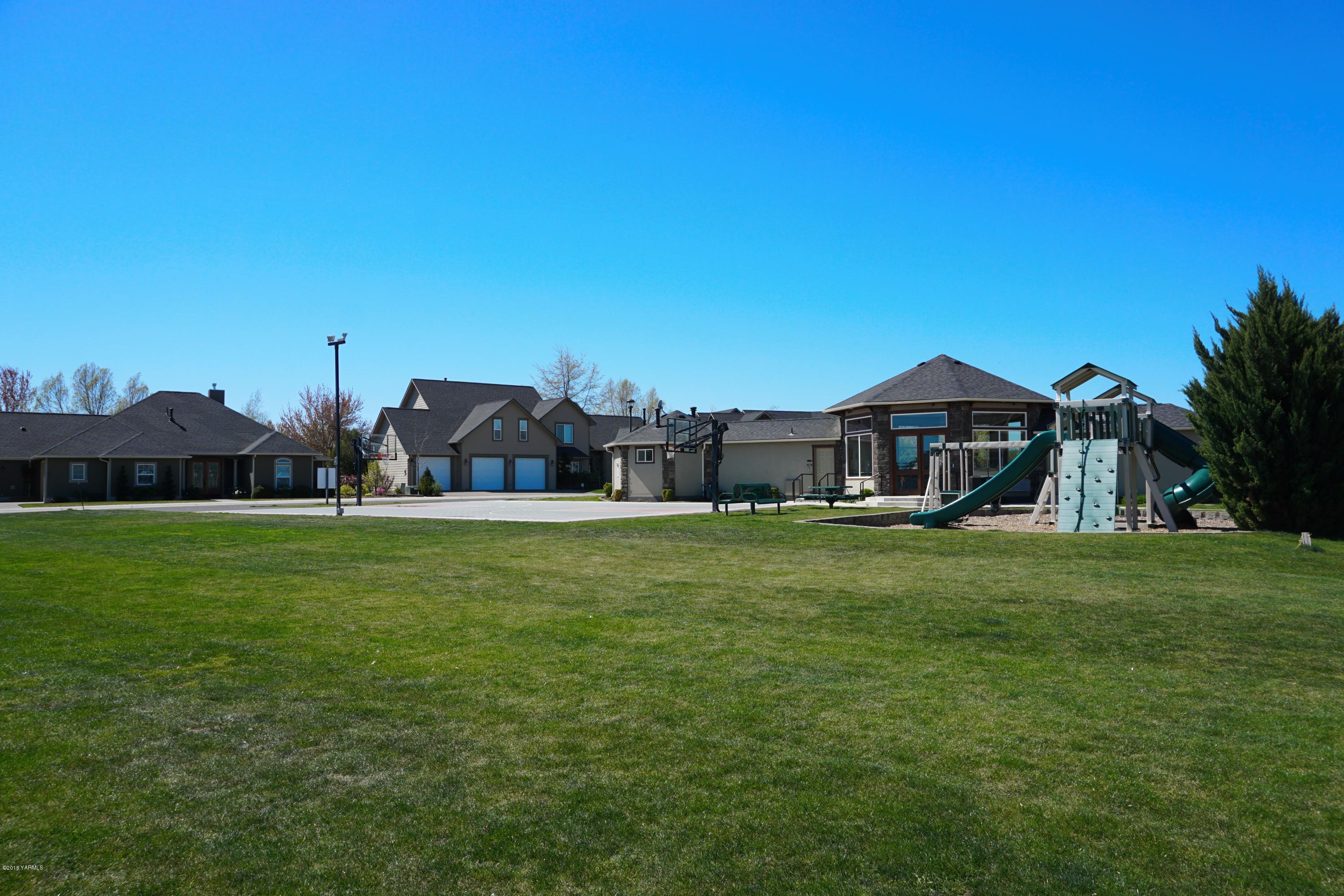 8970 Coolidge Road Yakima, WA 98903 - Photo 51 of 60 Golf Couse - Play Area