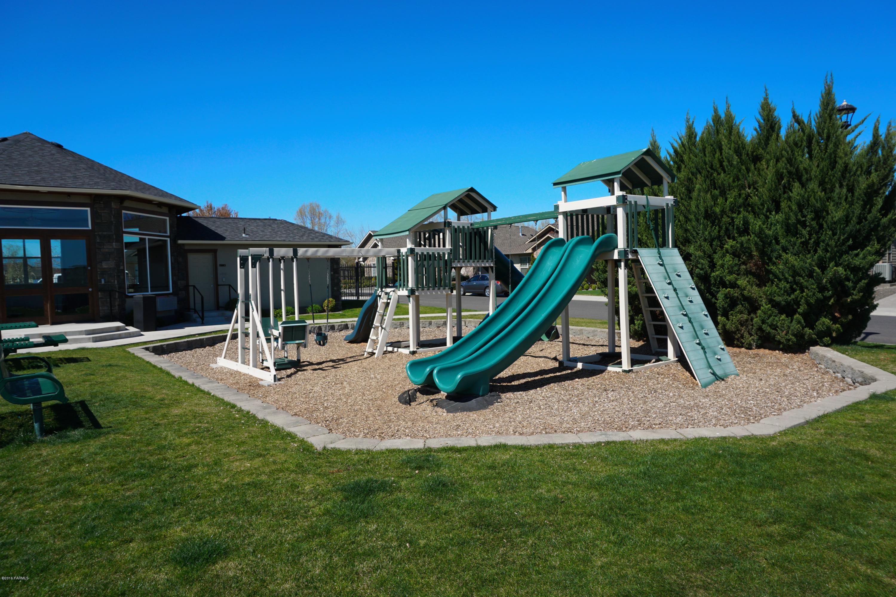 8970 Coolidge Road Yakima, WA 98903 - Photo 52 of 60 a view of a park with slide
