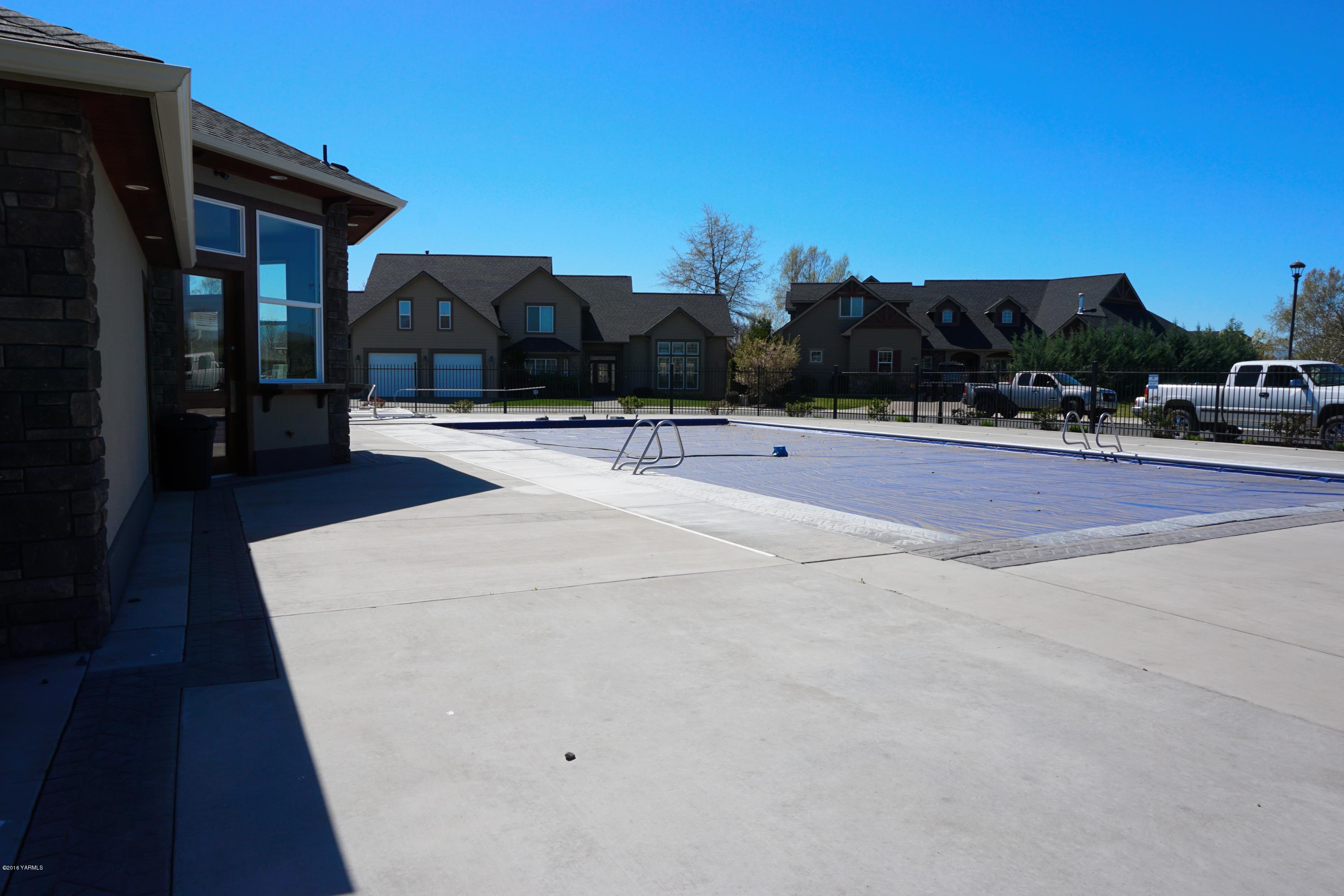 8970 Coolidge Road Yakima, WA 98903 - Photo 56 of 60 Swimming Pool