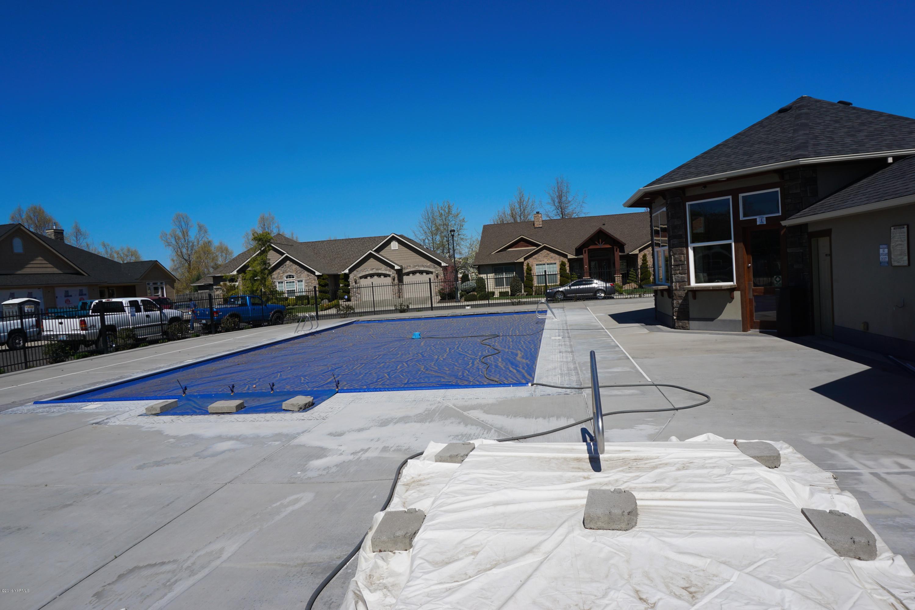 8970 Coolidge Road Yakima, WA 98903 - Photo 57 of 60 a house with yard and outdoor space