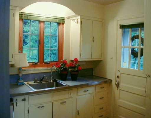 453 Old Farm Road Mt. Lebanon, PA 15228 - Photo 6 of 8