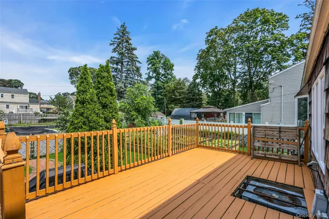 $699,000 | 639 Townline Road, Hauppauge, NY 11788