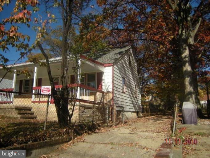 7718 Emerson Road Hyattsville, MD 20784 - Photo 2 of 6 Driveway