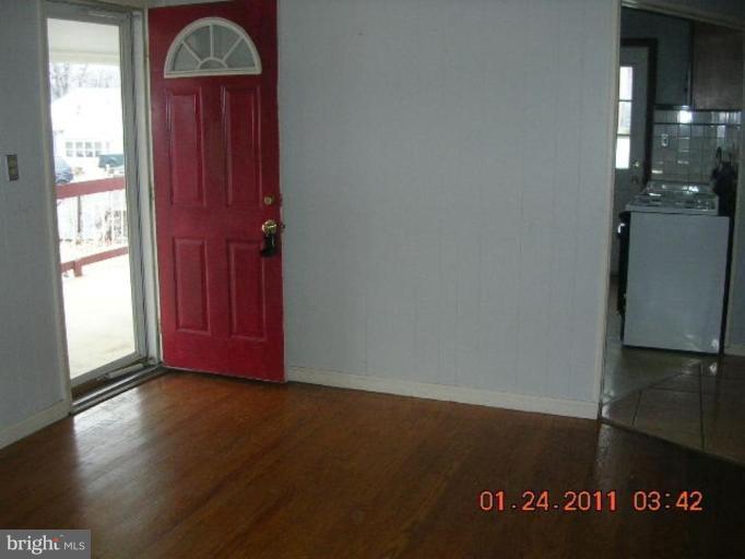 7718 Emerson Road Hyattsville, MD 20784 - Photo 5 of 6 Entrance / Foyer