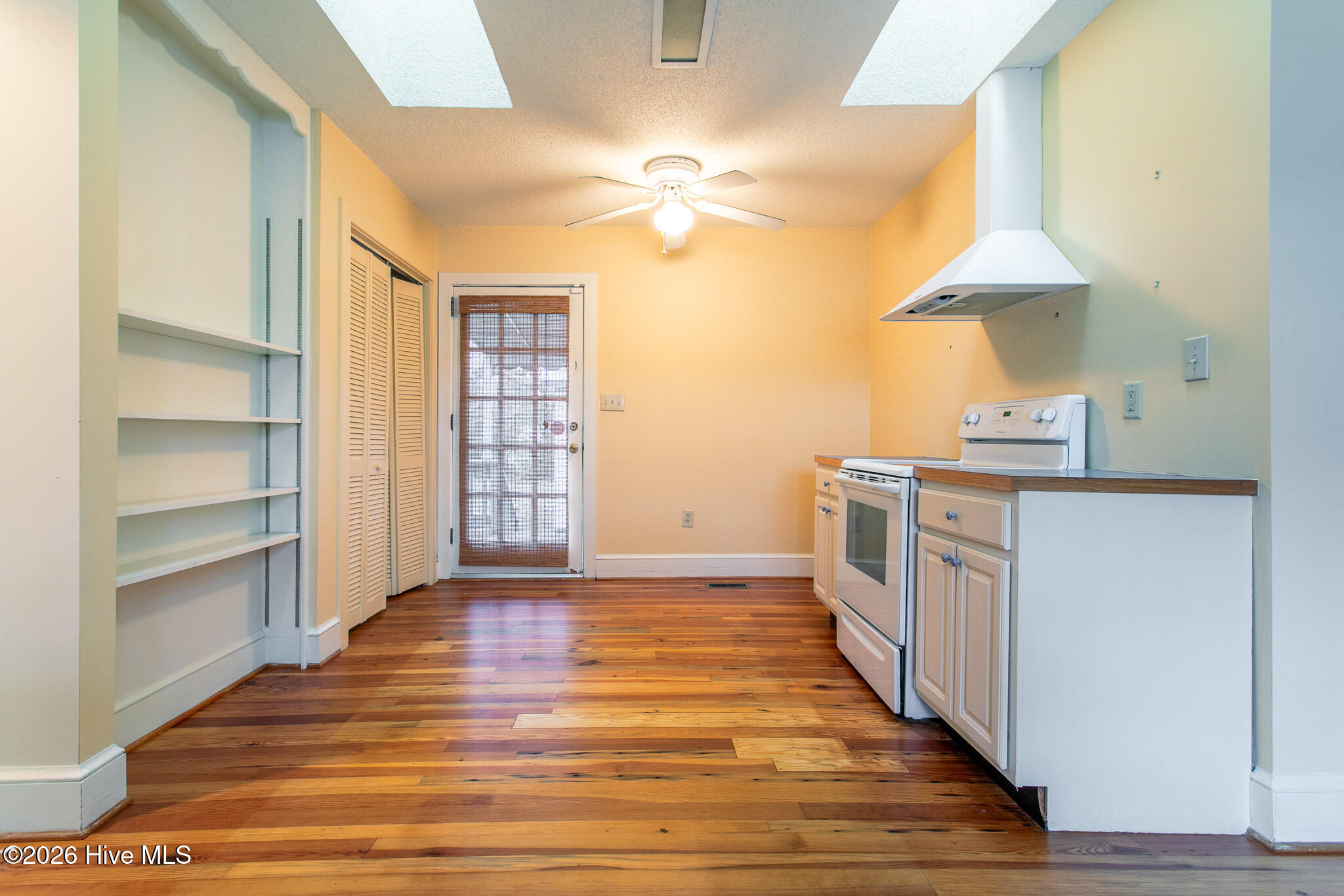 405 Phillips Street Edenton, NC 27932 - Photo 13 of 32 SideEntrance