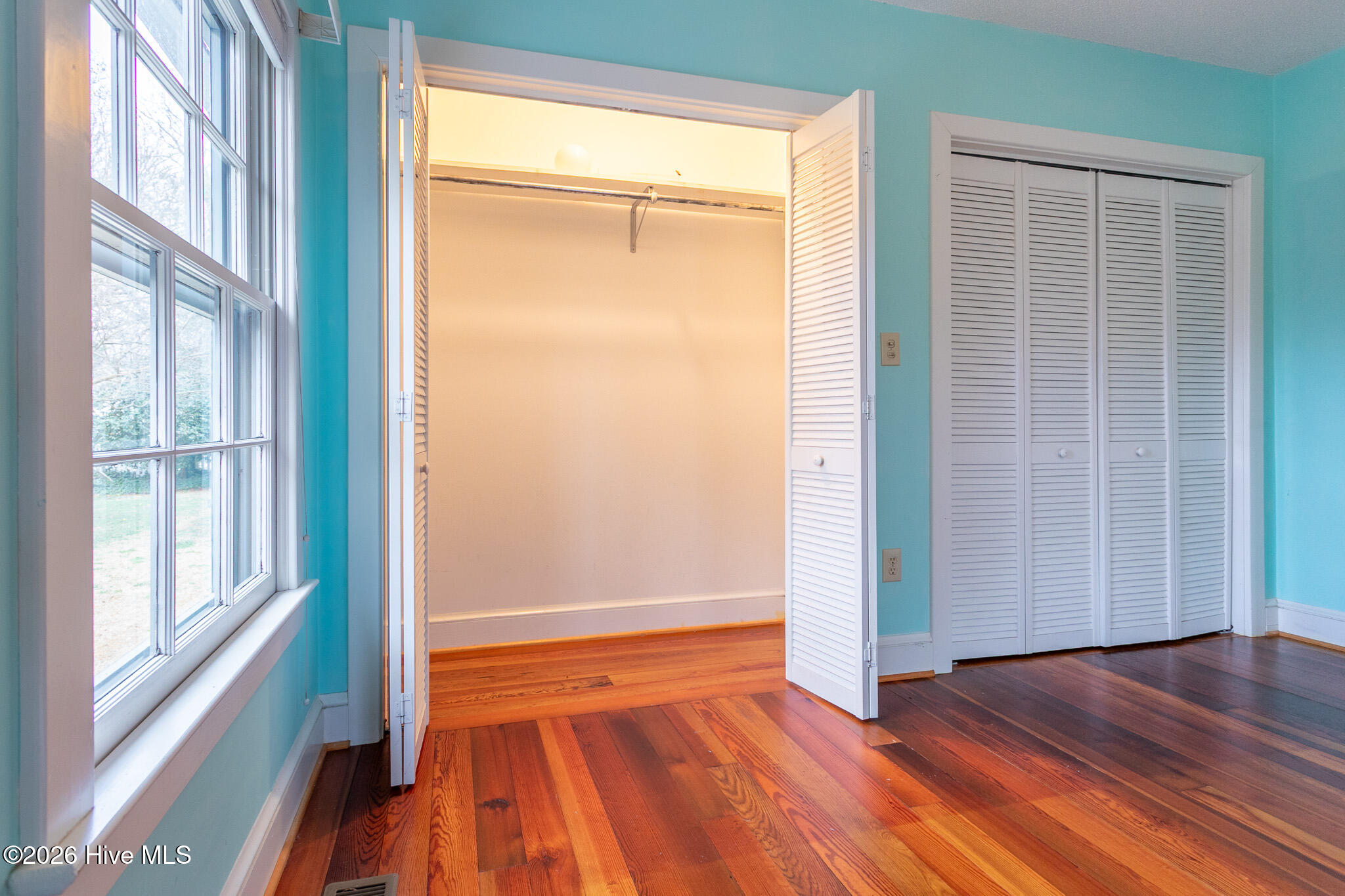 405 Phillips Street Edenton, NC 27932 - Photo 17 of 32 MainBedroomCloset