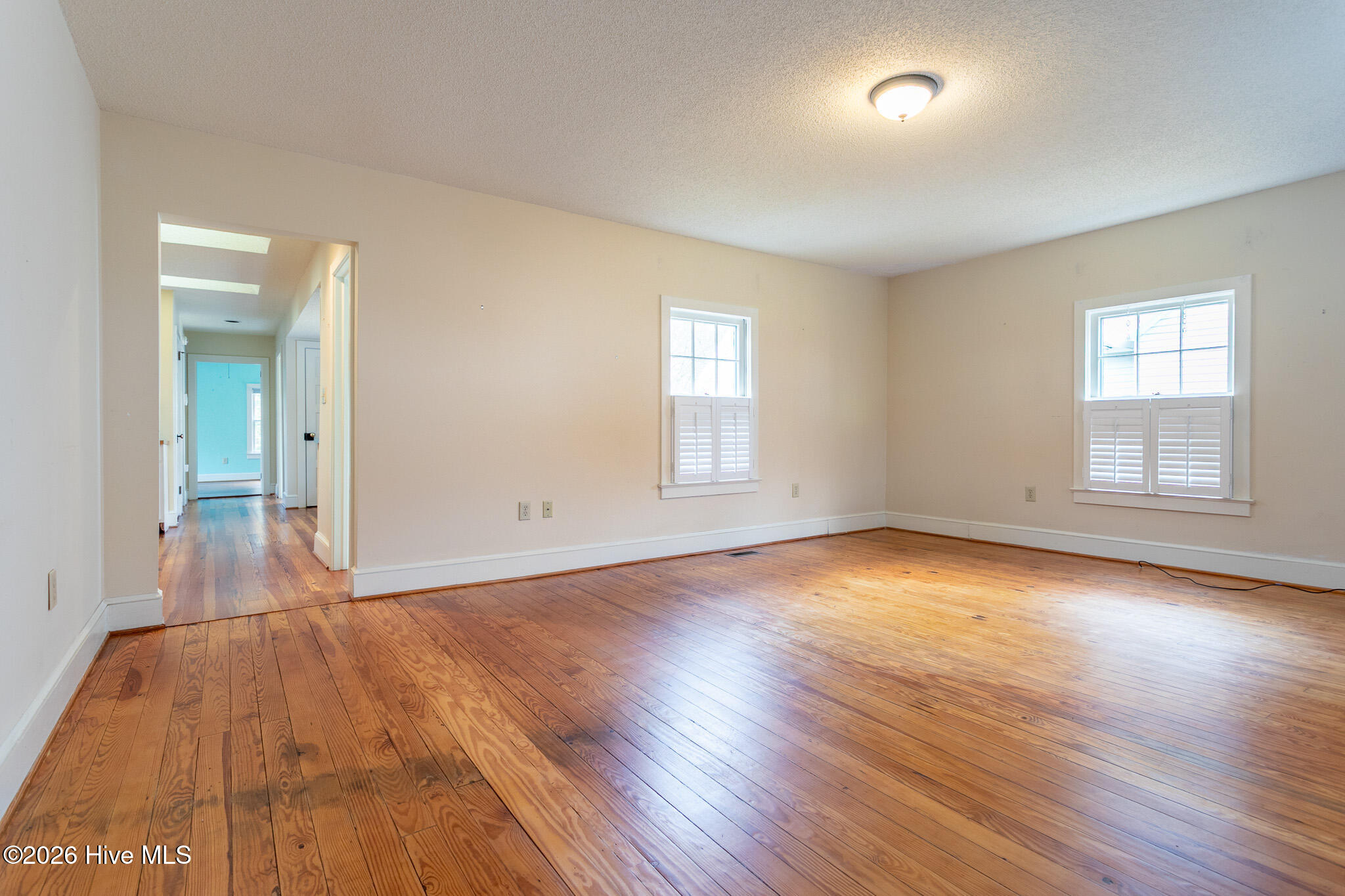 405 Phillips Street Edenton, NC 27932 - Photo 5 of 32 LivingRoom2