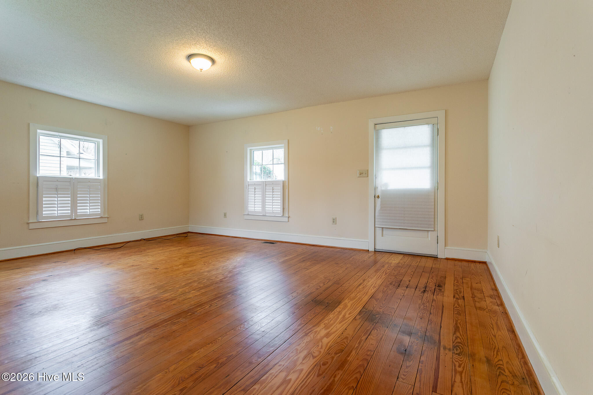 405 Phillips Street Edenton, NC 27932 - Photo 6 of 32 LivingRoom1