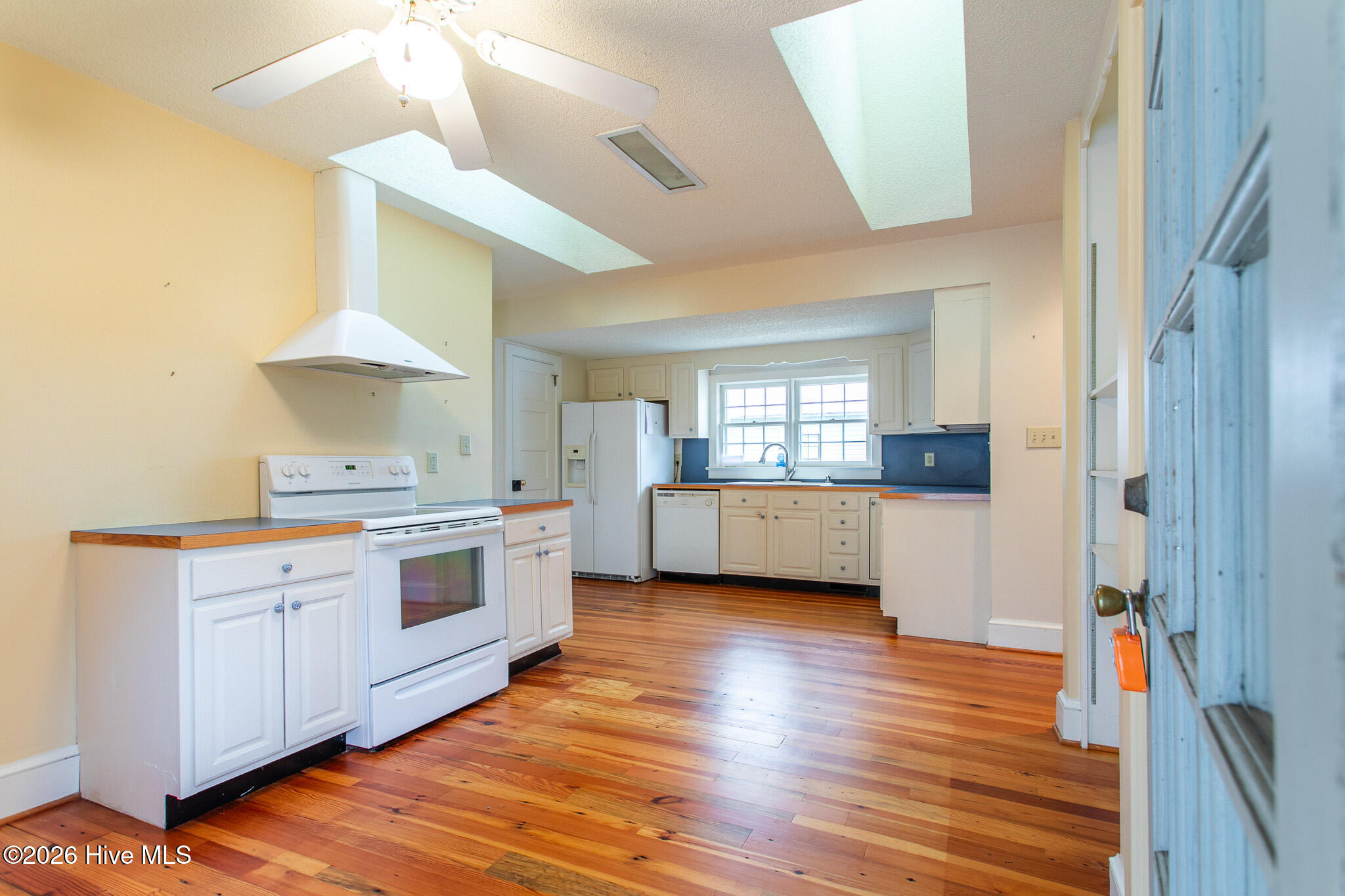 405 Phillips Street Edenton, NC 27932 - Photo 8 of 32 Kitchen1