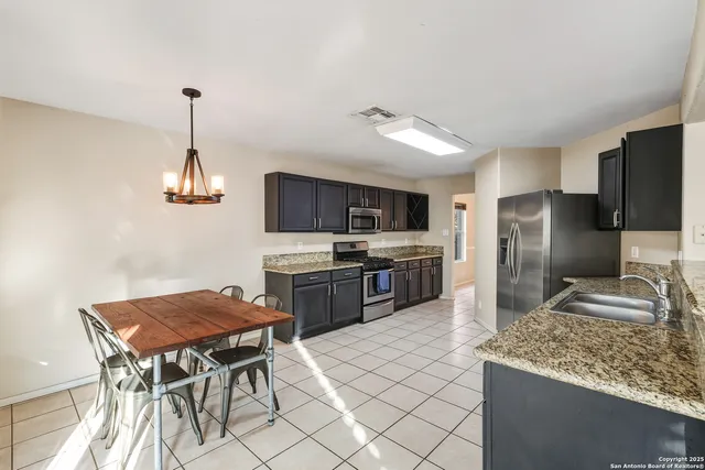 $2,200 | 7915 Cerezo, San Antonio, TX 78250