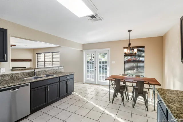 $2,200 | 7915 Cerezo, San Antonio, TX 78250