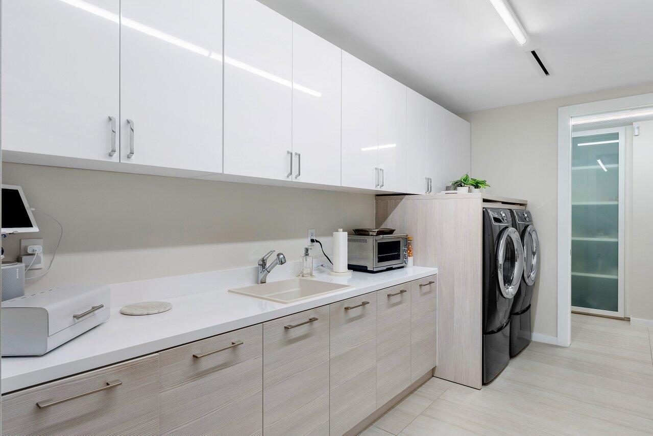 200 Southeast Mizner Boulevard, Unit 307 Boca Raton, FL 33432 - Photo 18 of 74 Laundry Room