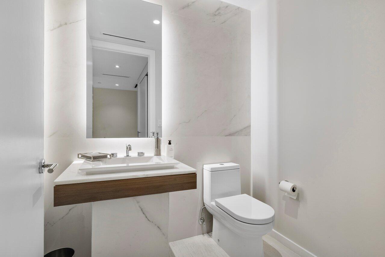 200 Southeast Mizner Boulevard, Unit 307 Boca Raton, FL 33432 - Photo 19 of 74 Half Bathroom