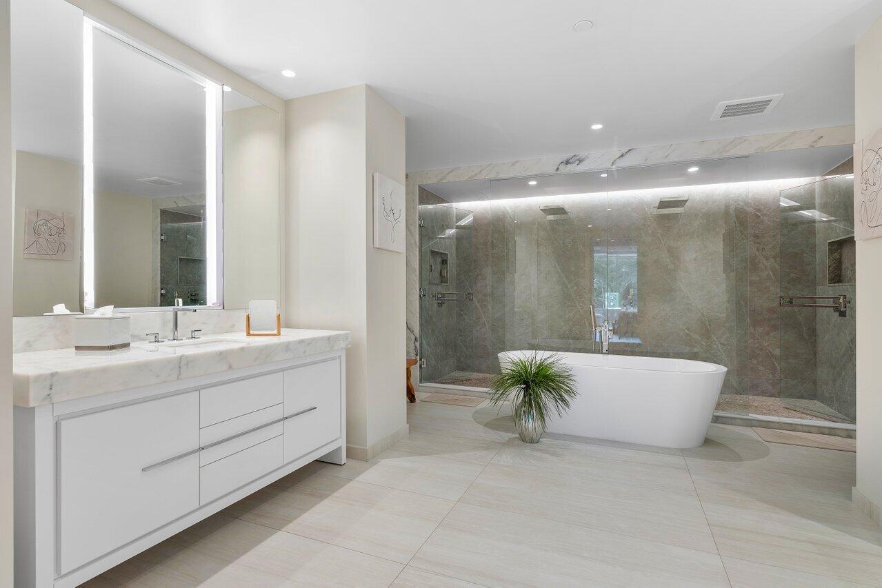 200 Southeast Mizner Boulevard, Unit 307 Boca Raton, FL 33432 - Photo 28 of 74 Master Bathroom
