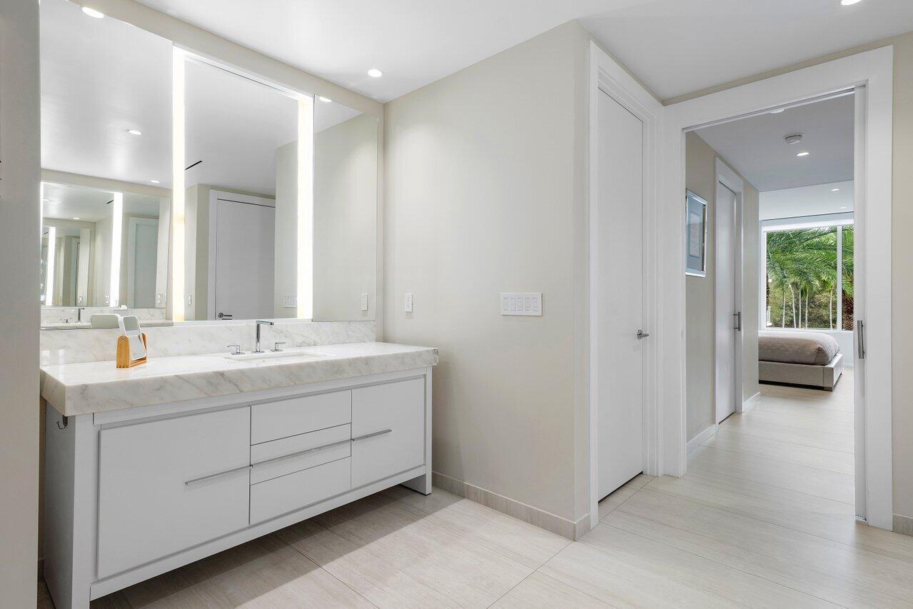 200 Southeast Mizner Boulevard, Unit 307 Boca Raton, FL 33432 - Photo 29 of 74 Stone Dual Vanities