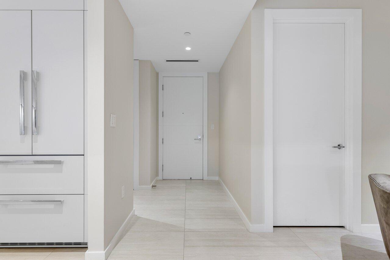 200 Southeast Mizner Boulevard, Unit 307 Boca Raton, FL 33432 - Photo 3 of 74 Hallway to Foyer