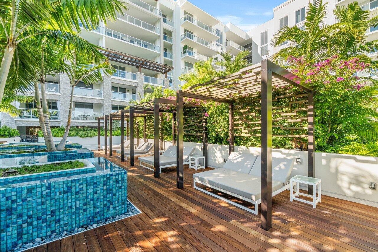 200 Southeast Mizner Boulevard, Unit 307 Boca Raton, FL 33432 - Photo 44 of 74 Reflection Garden Area