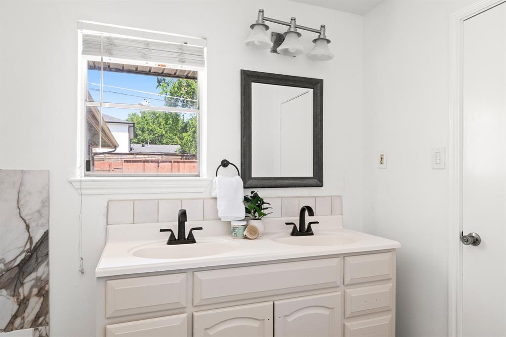 9662 Ferndale Road Dallas, TX 75238 - Photo 20 of 31