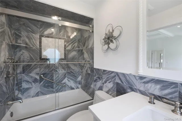 a en suite bathroom with a toilet