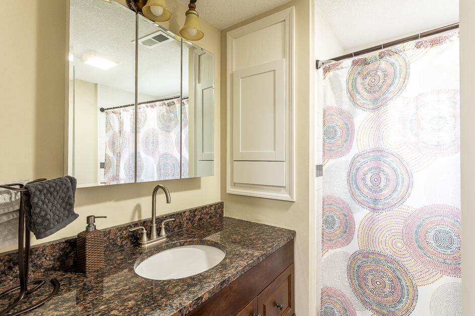 3541 McCain Road Jackson, MI 49203 - Photo 6 of 40 0N0A4756