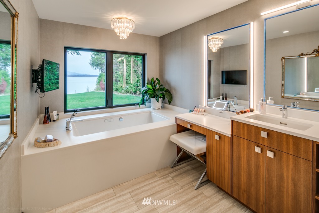 528 Bayside Road Bellingham, WA 98225 - Photo 14 of 25