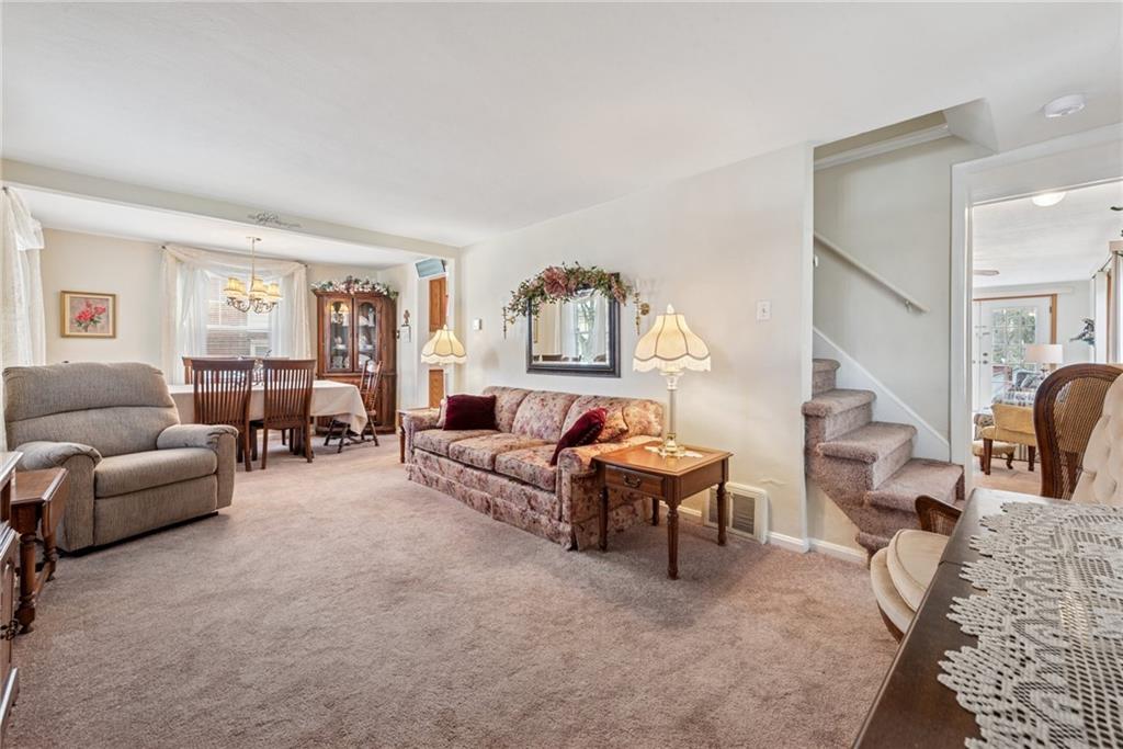 822 Shadycrest Road Pittsburgh, PA 15216 - Photo 8 of 30 Gallery Image 8