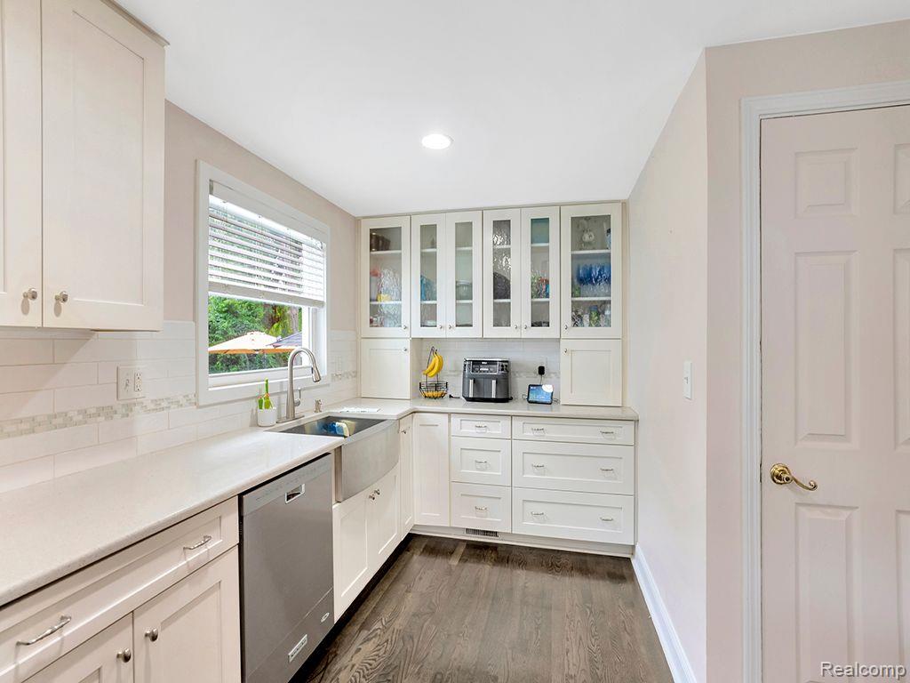 21222 Meridian Road Grosse Ile, MI 48138 - Photo 15 of 33 Gallery Image 15