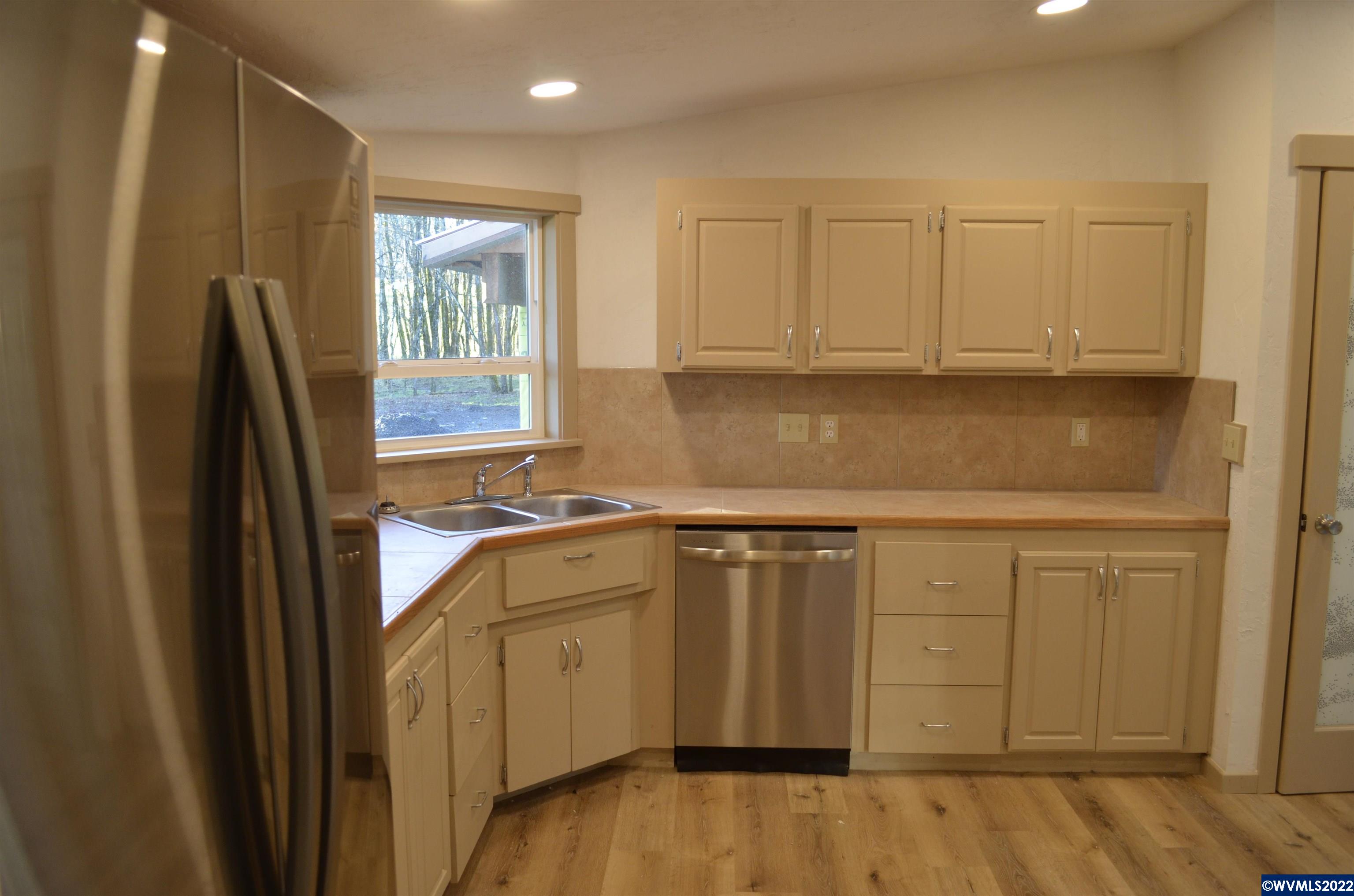 4365 Sample Road Falls City, OR 97344 - Photo 4 of 32
