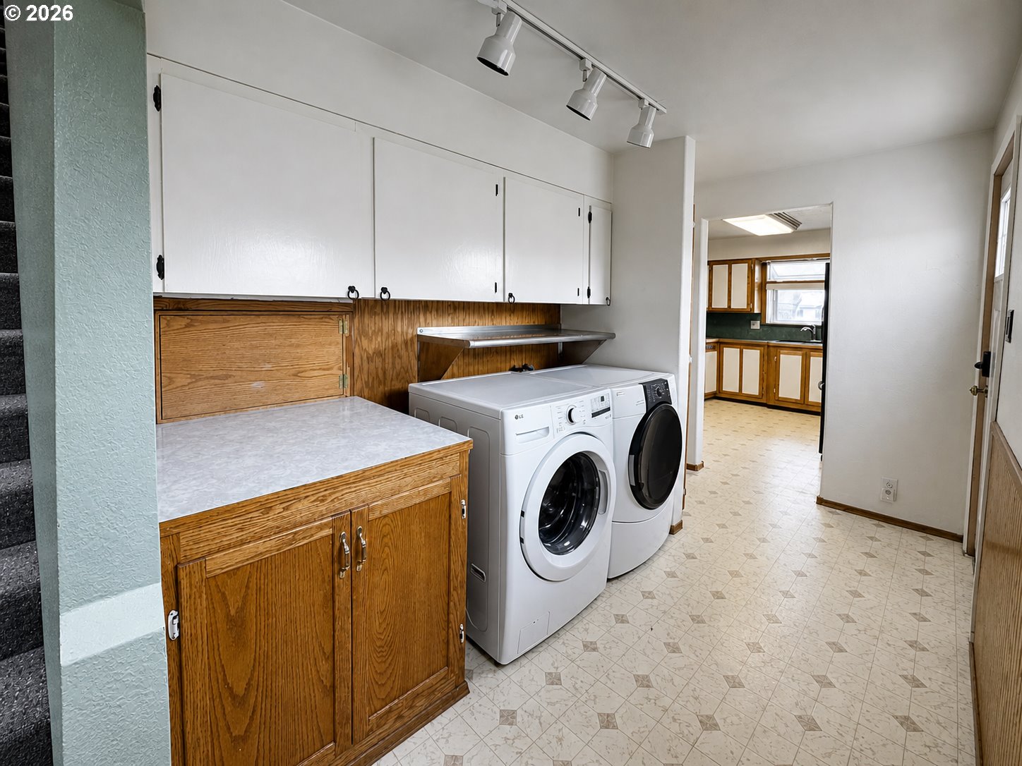1920 Cliff Street Baker City, OR 97814 - Photo 13 of 34 a utility room with dryer and washer