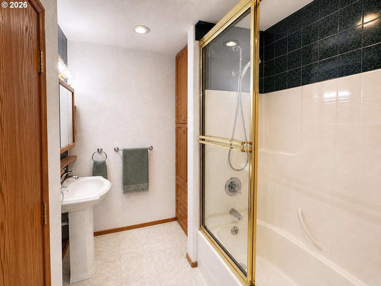 1920 Cliff Street Baker City, OR 97814 - Photo 7 of 34 a bathroom with a shower and a sink