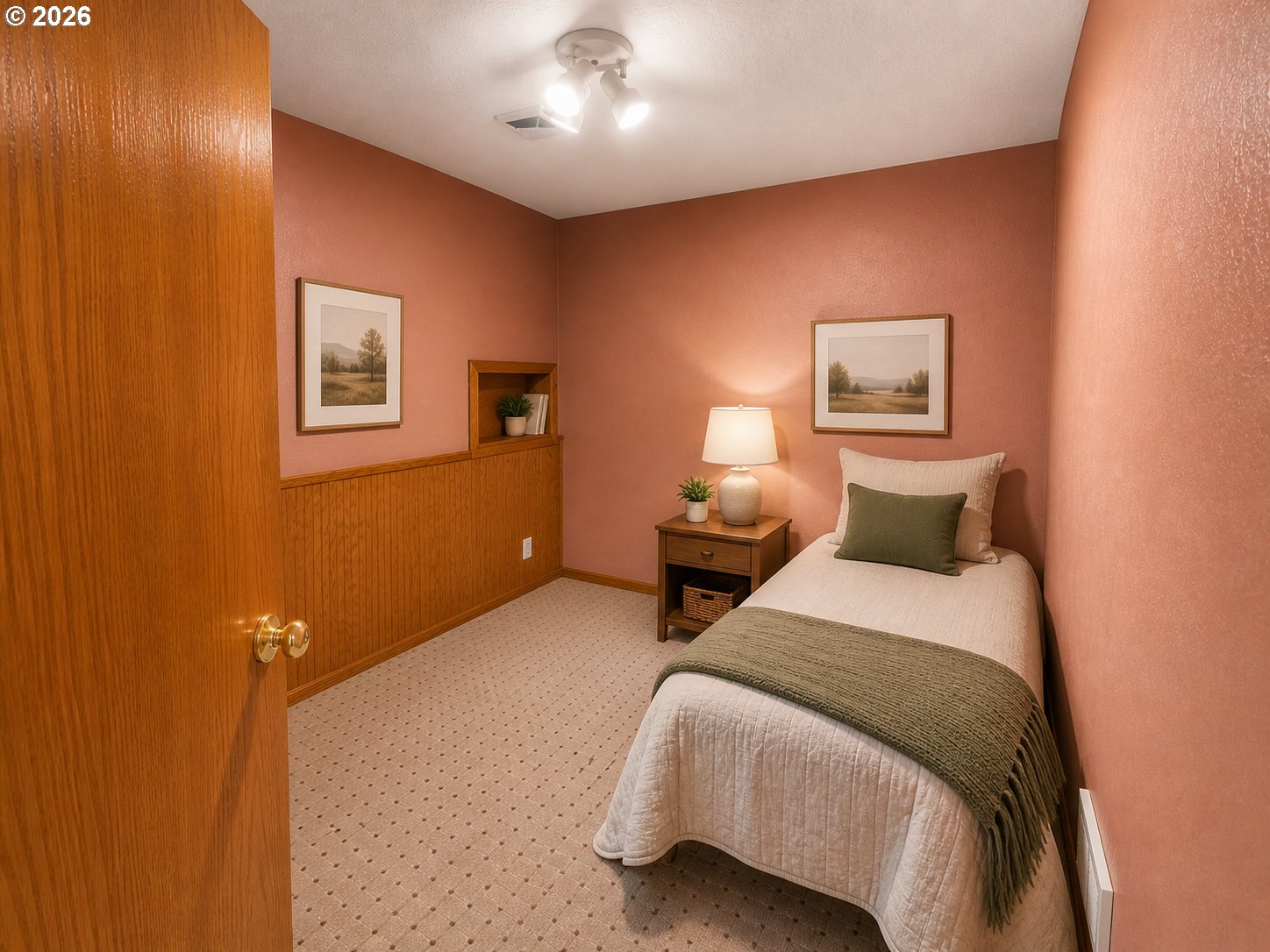 1920 Cliff Street Baker City, OR 97814 - Photo 10 of 34 a bedroom with bed and wall painting