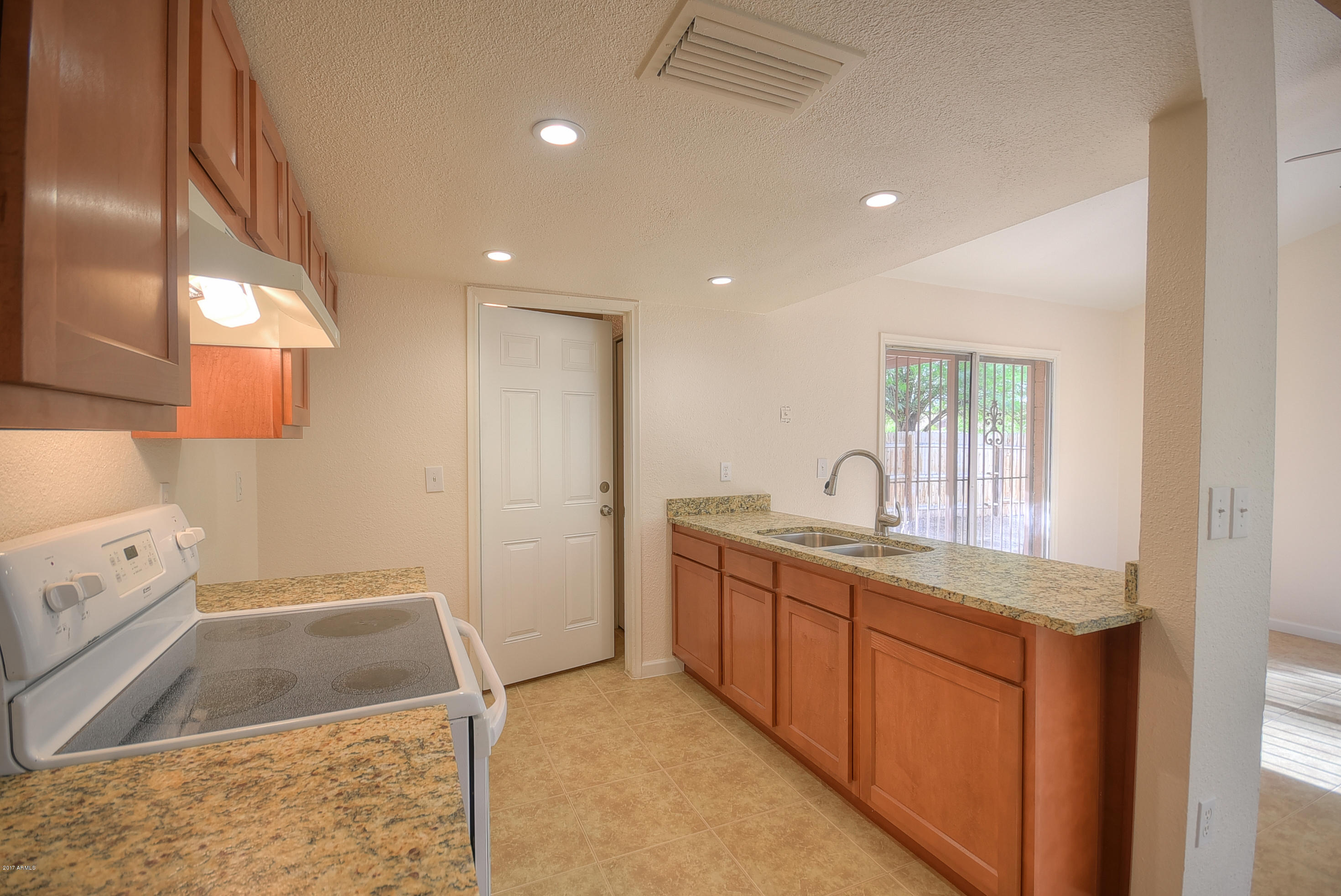 4736 East Apollo Road Phoenix, AZ 85042 - Photo 11 of 25 11