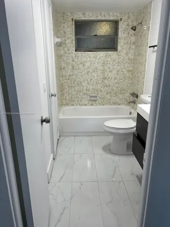 $165,000 | 15600 Northwest 7th Avenue, Unit 821, Miami, FL 33169